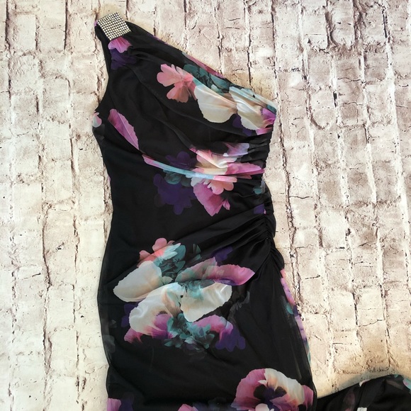 PRC RED One shoulder floor length dress Le Chateau - Picture 3 of 9